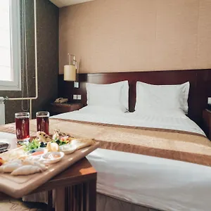 Soluxe Hotel